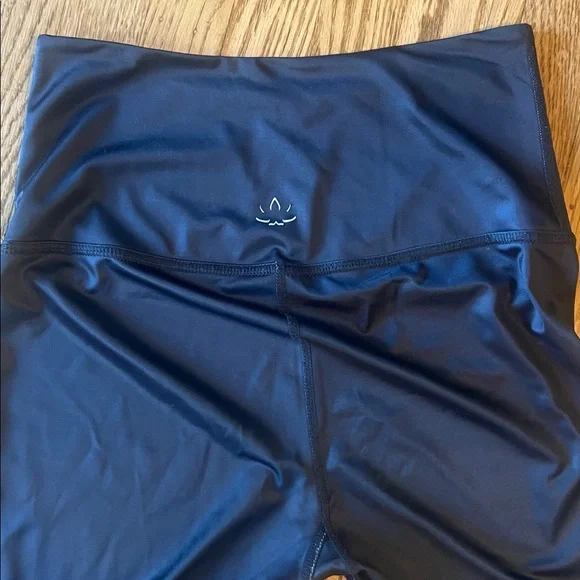 Beyond Yoga Navy Purple Pink Gradient Leggings - Picture 3 of 4